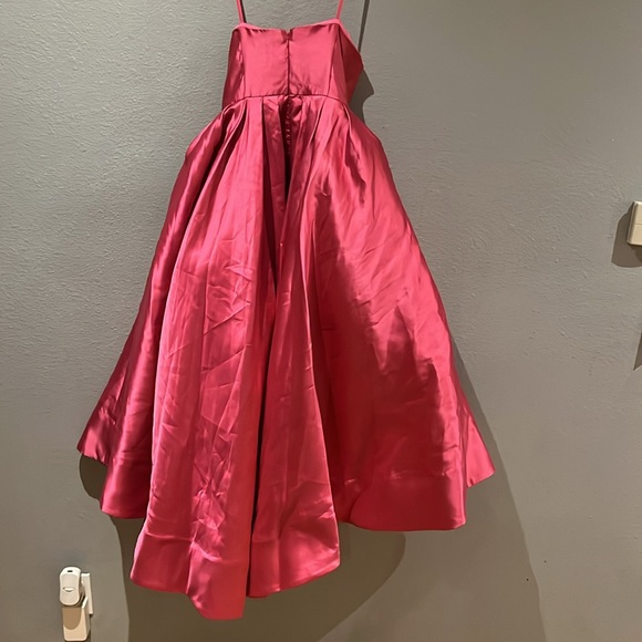 Hutch Sabrina Strapless V-Neck Pleated High-Low Gown - Picture 9 of 17